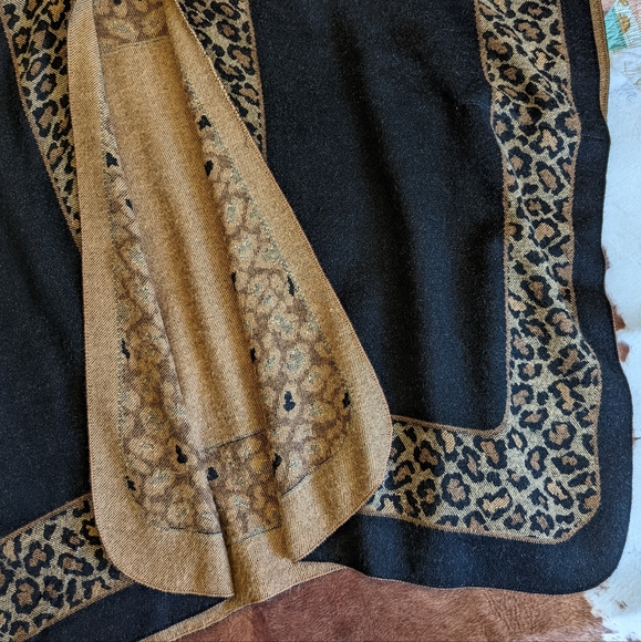 Envision Studio Black W Leopard Print Cardigan Shawl - Picture 3 of 15